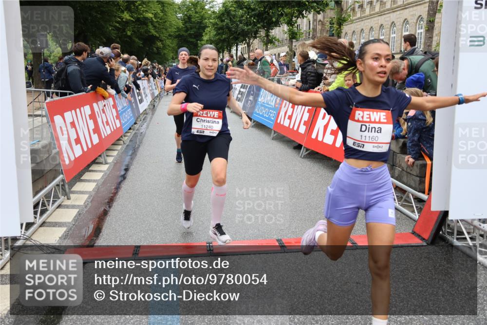 14.06.2026 - REWE Women's Run Strokosch-Dieckow http://msf.ph/oto/9780054 14.06.2026 09:58:14 Ziel 10338, 10423, 10605, 10638, 10640, 10930, 11160, 11240, 11370, 11479 meine-sportfotos.de