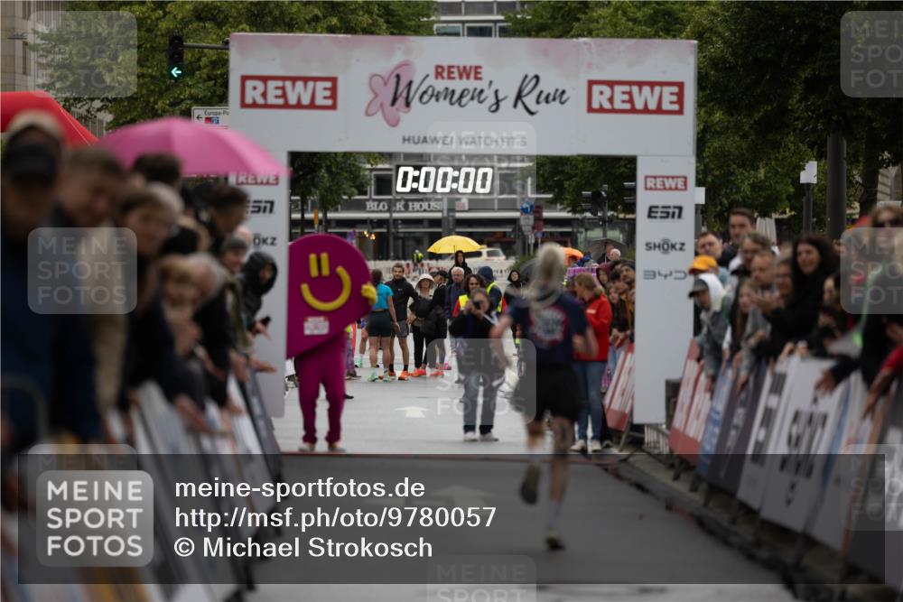 14.06.2026 - REWE Women's Run Michael Strokosch http://msf.ph/oto/9780057 14.06.2026 09:46:07 Laufen 5, 57, 0, 00, 00, 7 meine-sportfotos.de