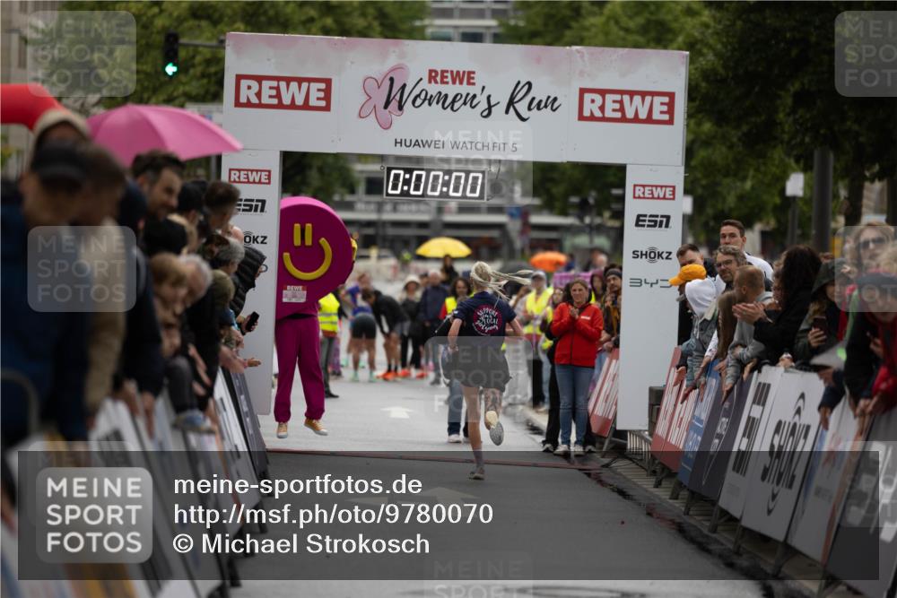 14.06.2026 - REWE Women's Run Michael Strokosch http://msf.ph/oto/9780070 14.06.2026 09:46:09 Laufen 57, 5, 0, 00, 00, 343 meine-sportfotos.de