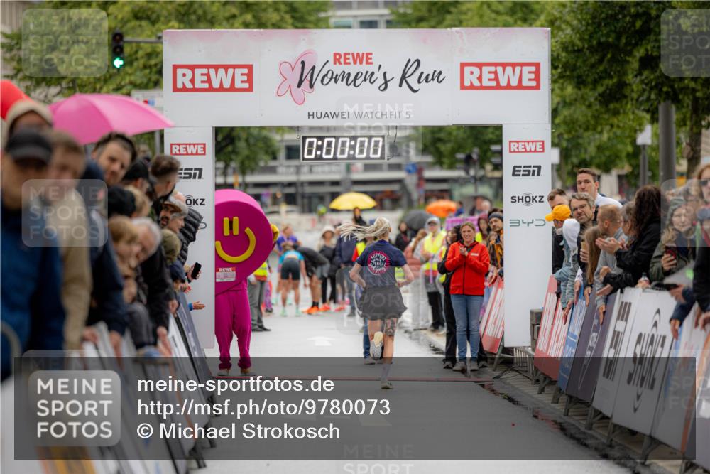 14.06.2026 - REWE Women's Run Michael Strokosch http://msf.ph/oto/9780073 14.06.2026 09:46:09 Laufen 57, 5, 0, 00, 00, 3 meine-sportfotos.de