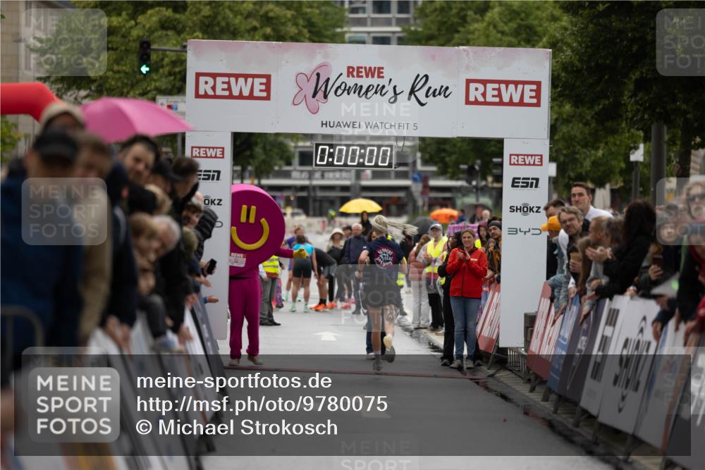 14.06.2026 - REWE Women's Run Michael Strokosch http://msf.ph/oto/9780075 14.06.2026 09:46:10 Laufen 57, 5, 0, 00, 00, 3 meine-sportfotos.de
