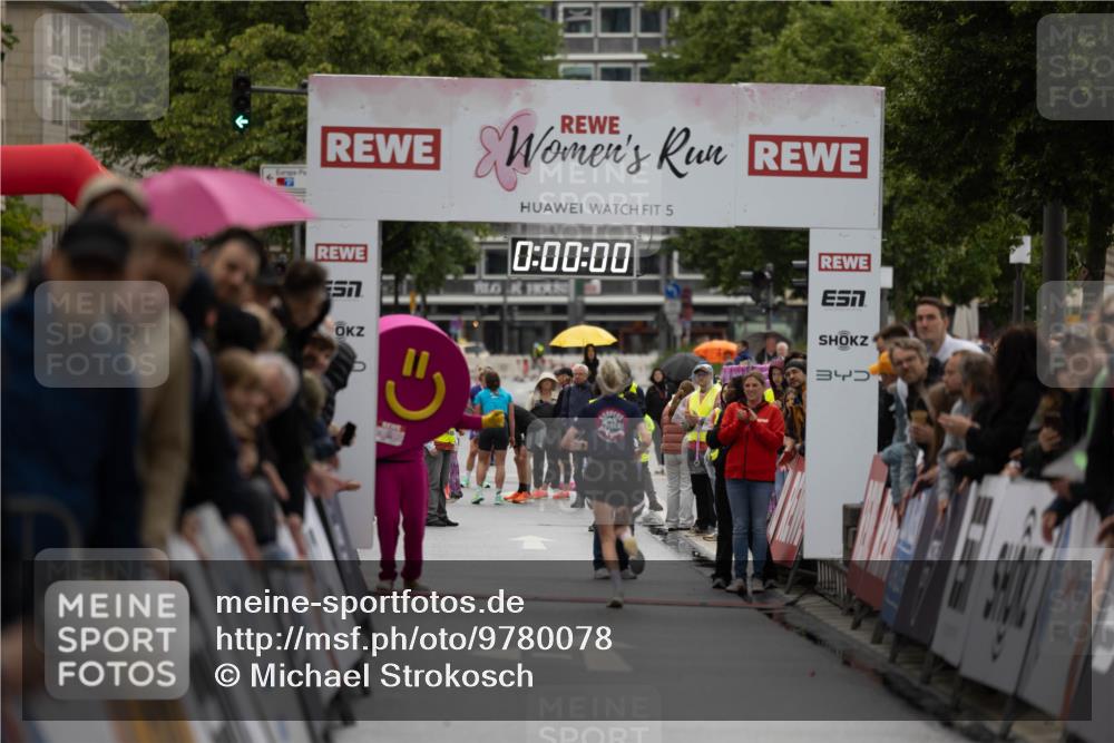 14.06.2026 - REWE Women's Run Michael Strokosch http://msf.ph/oto/9780078 14.06.2026 09:46:10 Laufen 5, 0, 00, 00, 57, 7 meine-sportfotos.de
