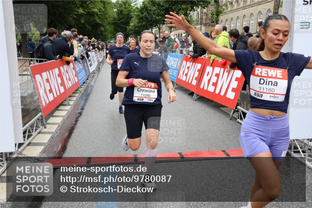 14.06.2026 - REWE Women's Run Strokosch-Dieckow http://msf.ph/oto/9780087 14.06.2026 09:58:15 Ziel 10338, 10423, 10605, 10638, 10640, 10930, 11160, 11240, 11370, 11479 meine-sportfotos.de
