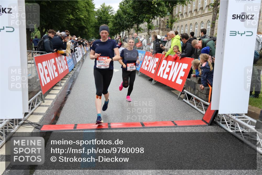 14.06.2026 - REWE Women's Run Strokosch-Dieckow http://msf.ph/oto/9780098 14.06.2026 09:58:15 Ziel 10338, 10423, 10605, 10638, 10640, 10930, 11160, 11240, 11370, 11479 meine-sportfotos.de