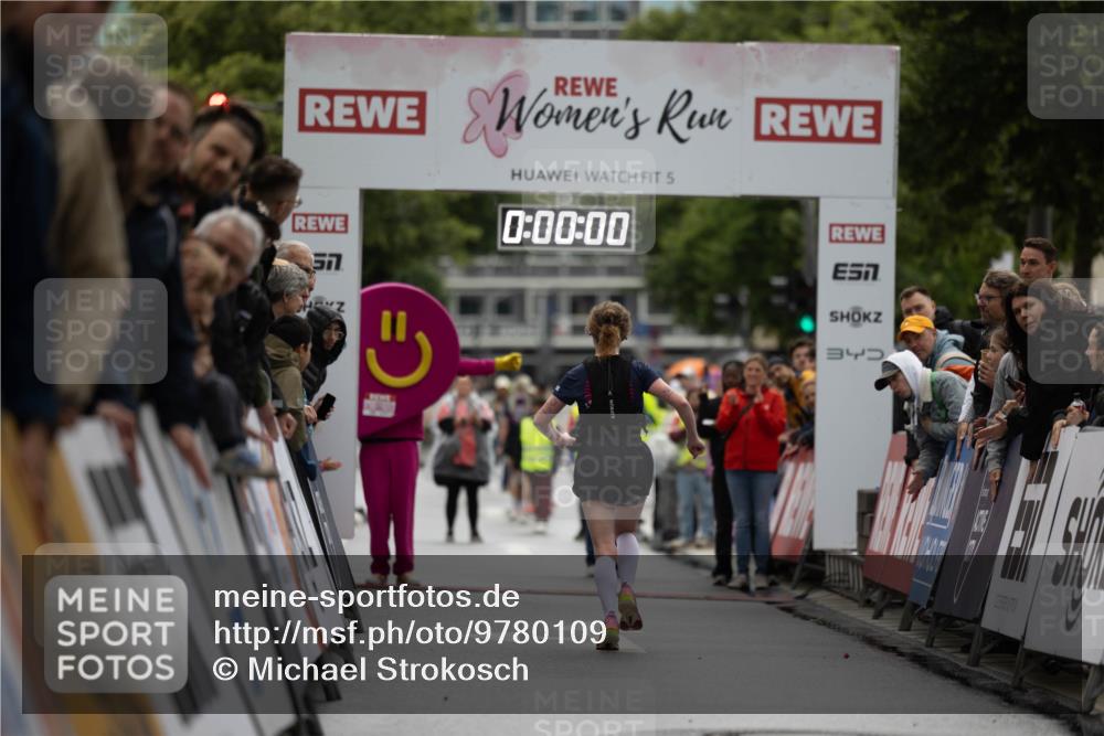 14.06.2026 - REWE Women's Run Michael Strokosch http://msf.ph/oto/9780109 14.06.2026 09:46:34 Laufen 5, 57, 0, 00, 00, 7 meine-sportfotos.de