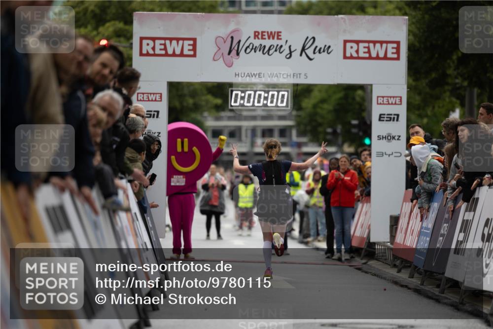 14.06.2026 - REWE Women's Run Michael Strokosch http://msf.ph/oto/9780115 14.06.2026 09:46:35 Laufen 5, 57, 0, 00, 00 meine-sportfotos.de