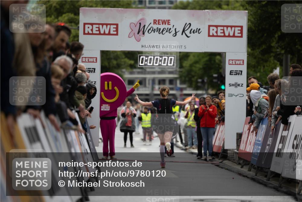 14.06.2026 - REWE Women's Run Michael Strokosch http://msf.ph/oto/9780120 14.06.2026 09:46:35 Laufen 5, 0, 00, 00, 57, 4 meine-sportfotos.de