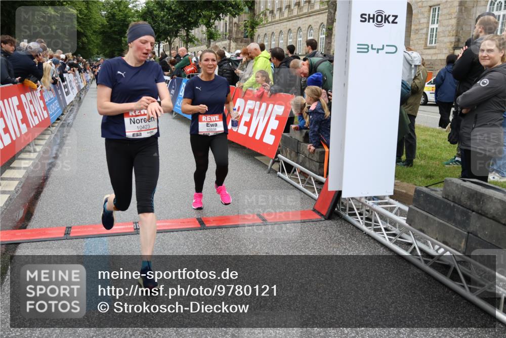 14.06.2026 - REWE Women's Run Strokosch-Dieckow http://msf.ph/oto/9780121 14.06.2026 09:58:16 Ziel 10338, 10423, 10552, 10605, 10638, 10640, 10930, 11160, 11240, 11370, 11479 meine-sportfotos.de