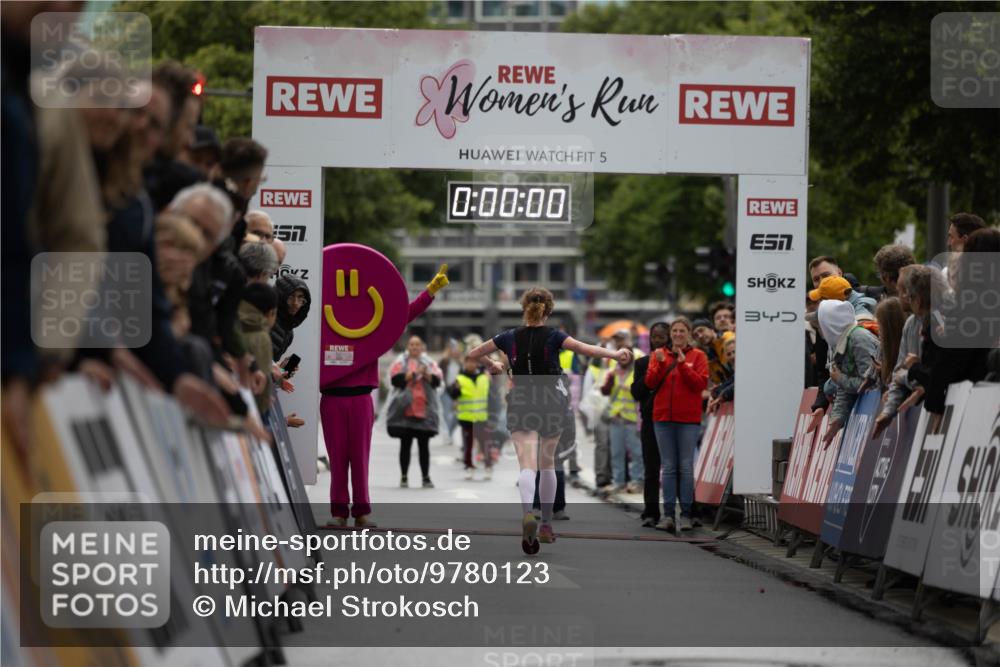 14.06.2026 - REWE Women's Run Michael Strokosch http://msf.ph/oto/9780123 14.06.2026 09:46:36 Laufen 57, 5, 0, 00, 00, 4 meine-sportfotos.de