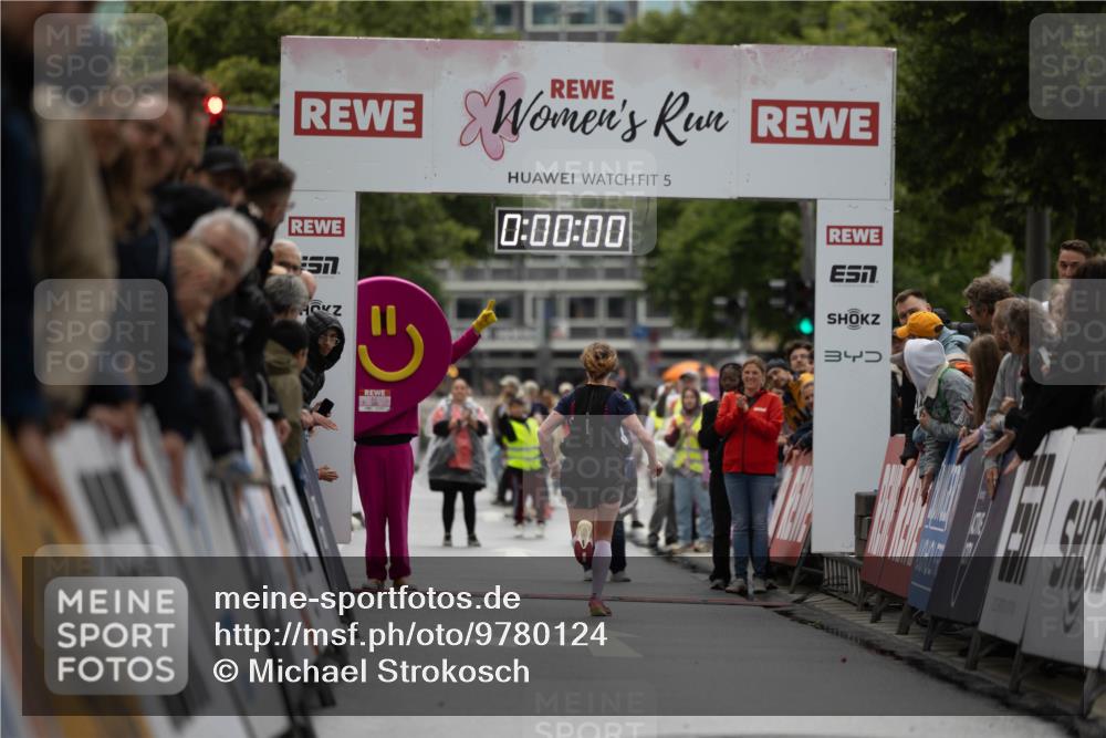 14.06.2026 - REWE Women's Run Michael Strokosch http://msf.ph/oto/9780124 14.06.2026 09:46:36 Laufen 5, 0, 00, 00, 57, 3 meine-sportfotos.de