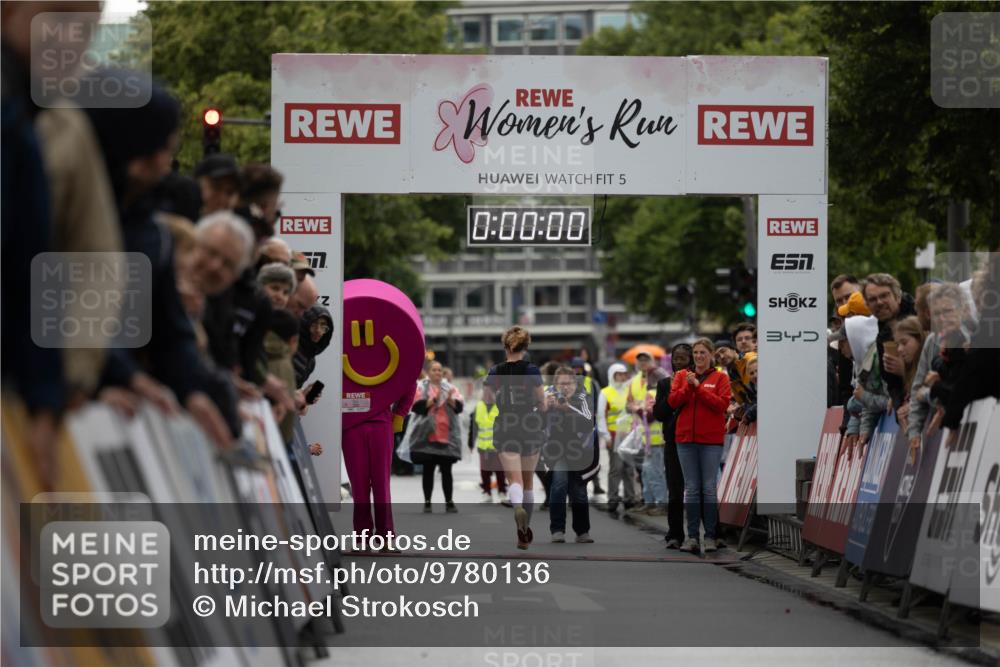 14.06.2026 - REWE Women's Run Michael Strokosch http://msf.ph/oto/9780136 14.06.2026 09:46:37 Laufen 7, 5, 0, 00, 00, 3 meine-sportfotos.de