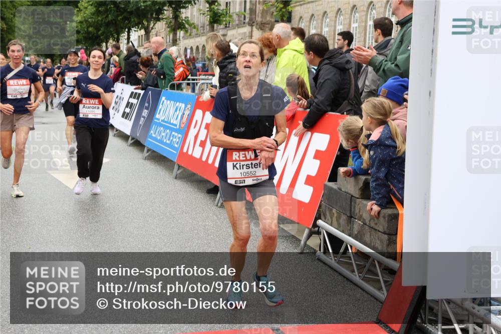 14.06.2026 - REWE Women's Run Strokosch-Dieckow http://msf.ph/oto/9780155 14.06.2026 09:58:20 Ziel 10338, 10423, 10552, 10706, 10930, 11095, 11160, 11240, 11248, 11528 meine-sportfotos.de