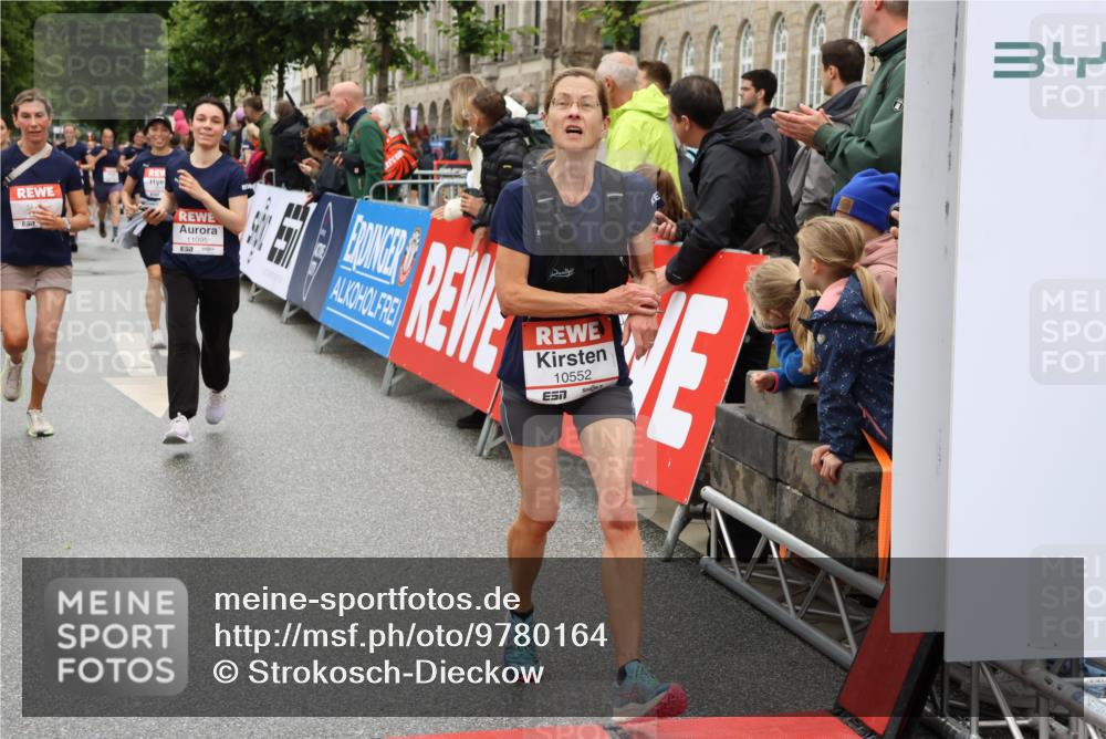 14.06.2026 - REWE Women's Run Strokosch-Dieckow http://msf.ph/oto/9780164 14.06.2026 09:58:20 Ziel 10338, 10423, 10552, 10706, 10930, 11095, 11160, 11240, 11248, 11528 meine-sportfotos.de