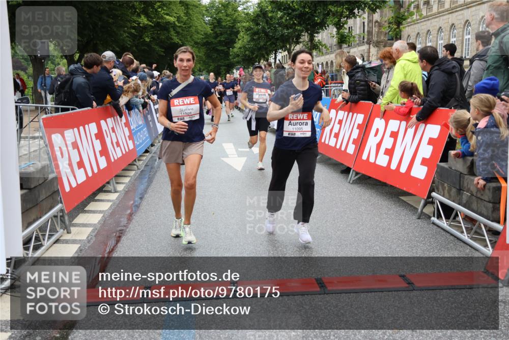 14.06.2026 - REWE Women's Run Strokosch-Dieckow http://msf.ph/oto/9780175 14.06.2026 09:58:21 Ziel 10338, 10423, 10552, 10706, 10875, 11095, 11160, 11240, 11248, 11528 meine-sportfotos.de