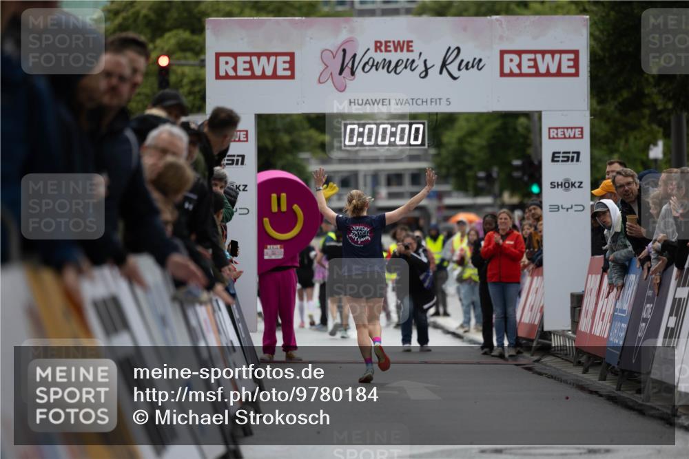 14.06.2026 - REWE Women's Run Michael Strokosch http://msf.ph/oto/9780184 14.06.2026 09:46:54 Laufen 57, 5, 0, 00, 00, 4 meine-sportfotos.de