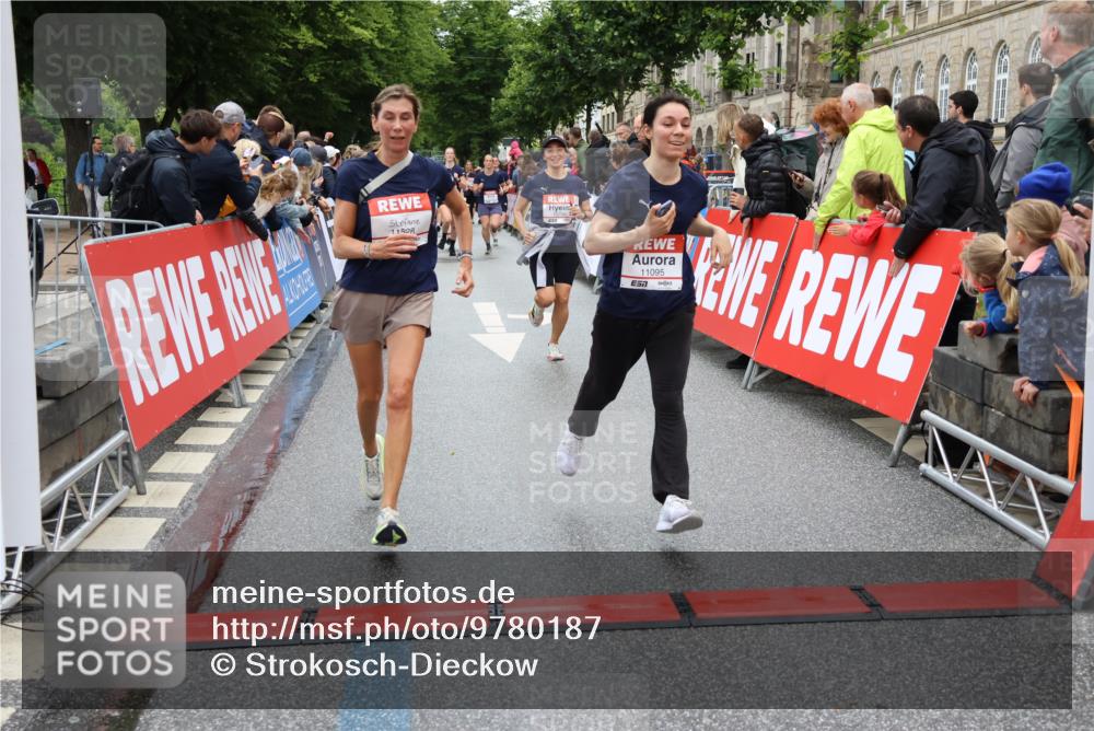 14.06.2026 - REWE Women's Run Strokosch-Dieckow http://msf.ph/oto/9780187 14.06.2026 09:58:21 Ziel 10338, 10423, 10552, 10706, 10875, 11095, 11160, 11240, 11248, 11528 meine-sportfotos.de