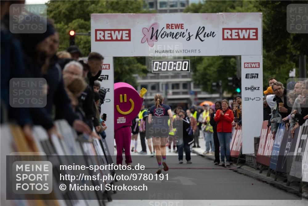 14.06.2026 - REWE Women's Run Michael Strokosch http://msf.ph/oto/9780191 14.06.2026 09:46:55 Laufen 5, 0, 00, 00, 57, 34 meine-sportfotos.de