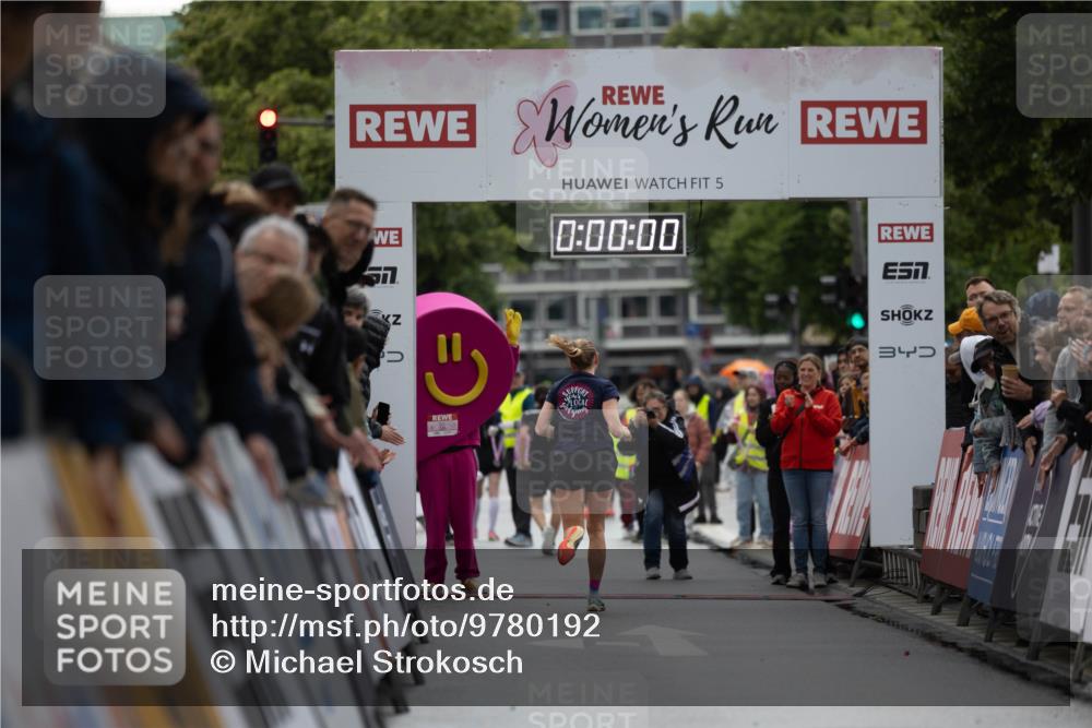 14.06.2026 - REWE Women's Run Michael Strokosch http://msf.ph/oto/9780192 14.06.2026 09:46:55 Laufen 57, 5, 0, 00, 00, 4 meine-sportfotos.de