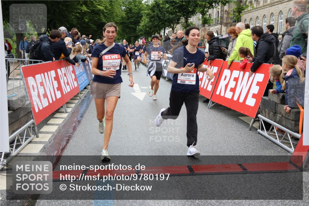 14.06.2026 - REWE Women's Run Strokosch-Dieckow http://msf.ph/oto/9780197 14.06.2026 09:58:22 Ziel 10067, 10338, 10423, 10552, 10706, 10875, 11095, 11160, 11240, 11248, 11528 meine-sportfotos.de