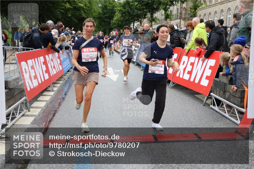 14.06.2026 - REWE Women's Run Strokosch-Dieckow http://msf.ph/oto/9780207 14.06.2026 09:58:22 Ziel 10067, 10338, 10423, 10552, 10706, 10875, 11095, 11160, 11240, 11248, 11528 meine-sportfotos.de