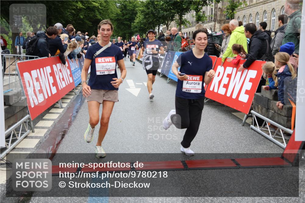 14.06.2026 - REWE Women's Run Strokosch-Dieckow http://msf.ph/oto/9780218 14.06.2026 09:58:22 Ziel 10067, 10338, 10423, 10552, 10706, 10875, 11095, 11160, 11240, 11248, 11528 meine-sportfotos.de