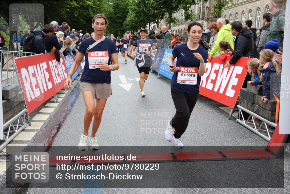 14.06.2026 - REWE Women's Run Strokosch-Dieckow http://msf.ph/oto/9780229 14.06.2026 09:58:22 Ziel 10067, 10338, 10423, 10552, 10706, 10875, 11095, 11160, 11240, 11248, 11528 meine-sportfotos.de