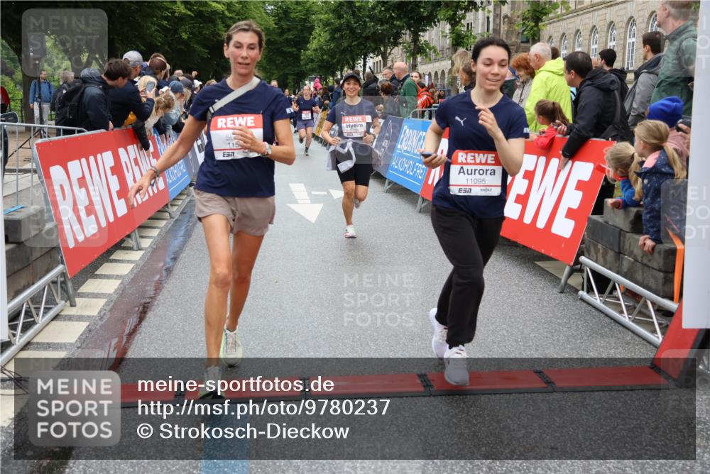 14.06.2026 - REWE Women's Run Strokosch-Dieckow http://msf.ph/oto/9780237 14.06.2026 09:58:22 Ziel 10067, 10338, 10423, 10552, 10706, 10875, 11095, 11160, 11240, 11248, 11528 meine-sportfotos.de