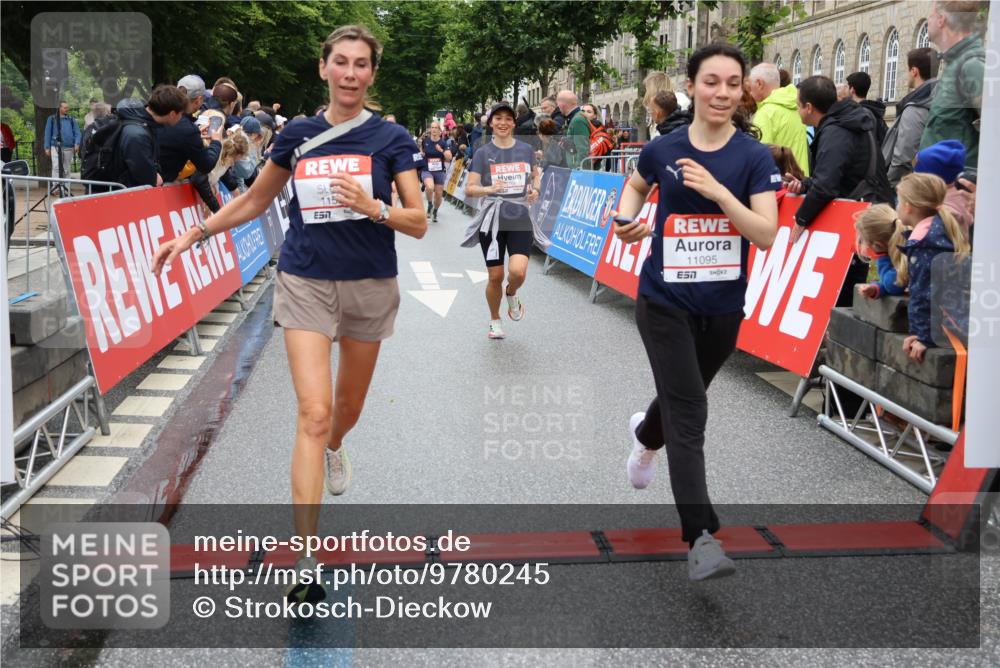 14.06.2026 - REWE Women's Run Strokosch-Dieckow http://msf.ph/oto/9780245 14.06.2026 09:58:22 Ziel 10067, 10338, 10423, 10552, 10706, 10875, 11095, 11160, 11240, 11248, 11528 meine-sportfotos.de