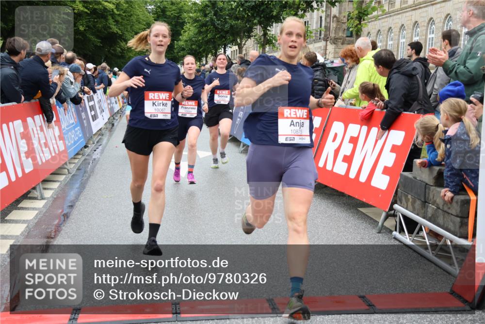 14.06.2026 - REWE Women's Run Strokosch-Dieckow http://msf.ph/oto/9780326 14.06.2026 09:58:26 Ziel 10031, 10067, 10134, 10552, 10636, 10706, 10875, 11095, 11248, 11325, 11528 meine-sportfotos.de