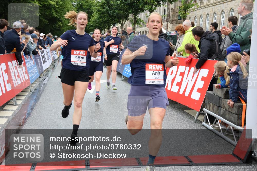 14.06.2026 - REWE Women's Run Strokosch-Dieckow http://msf.ph/oto/9780332 14.06.2026 09:58:26 Ziel 10031, 10067, 10134, 10552, 10636, 10706, 10875, 11095, 11248, 11325, 11528 meine-sportfotos.de