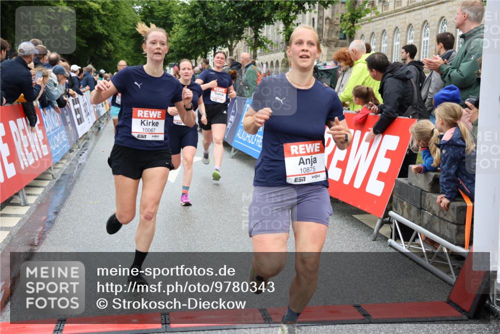 14.06.2026 - REWE Women's Run Strokosch-Dieckow http://msf.ph/oto/9780343 14.06.2026 09:58:26 Ziel 10031, 10067, 10134, 10552, 10636, 10706, 10875, 11095, 11248, 11325, 11528 meine-sportfotos.de