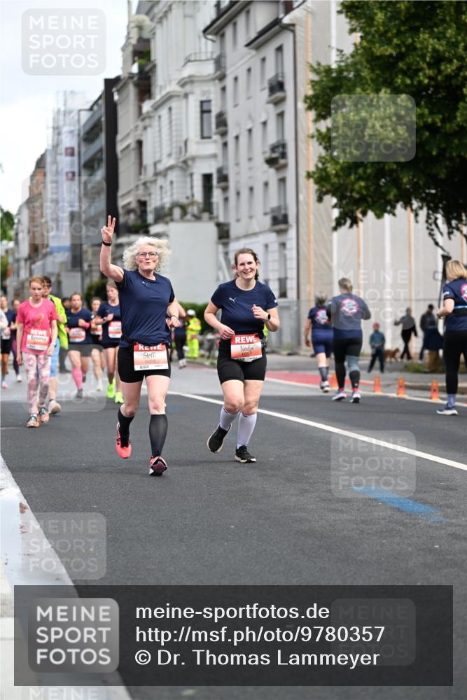 14.06.2026 - REWE Women's Run Dr. Thomas Lammeyer http://msf.ph/oto/9780357 14.06.2026 10:49:01 Laufen 6056, 6054 meine-sportfotos.de