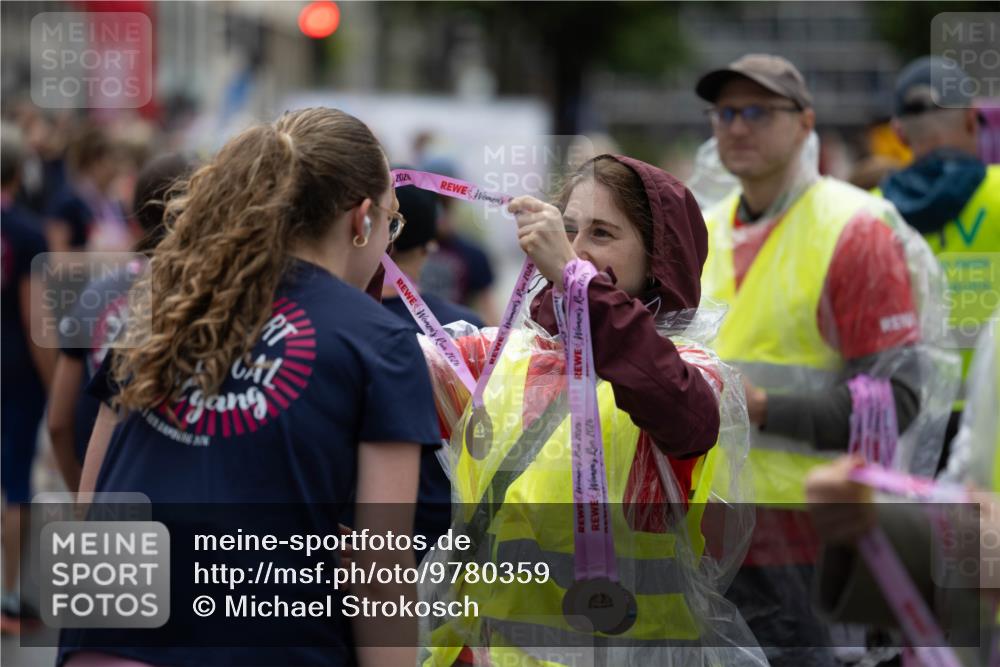 14.06.2026 - REWE Women's Run Michael Strokosch http://msf.ph/oto/9780359 14.06.2026 09:51:27 Laufen 9702, 2026, 2026, 2026, 2026, 2018 meine-sportfotos.de