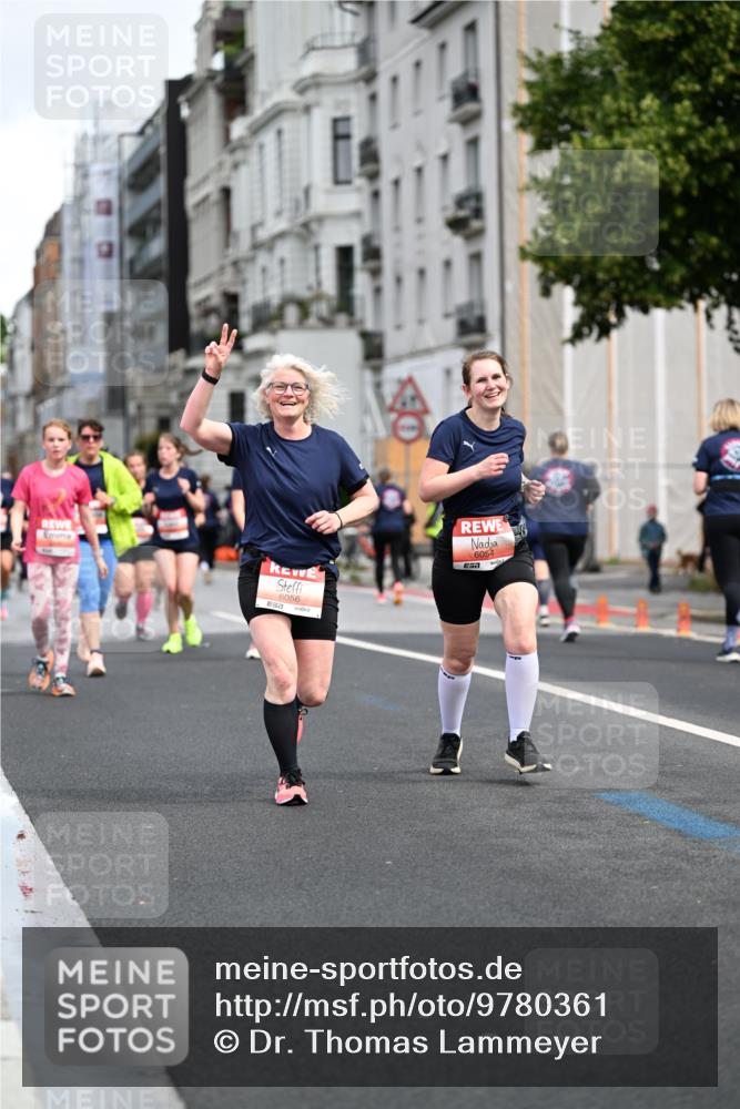 14.06.2026 - REWE Women's Run Dr. Thomas Lammeyer http://msf.ph/oto/9780361 14.06.2026 10:49:01 Laufen 6056, 6054 meine-sportfotos.de