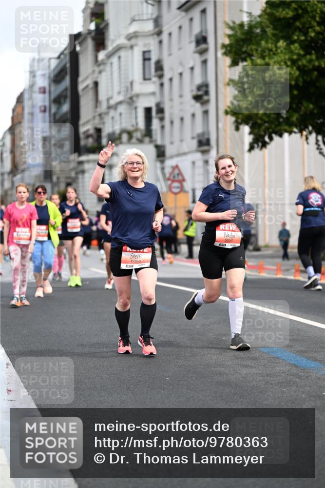 14.06.2026 - REWE Women's Run Dr. Thomas Lammeyer http://msf.ph/oto/9780363 14.06.2026 10:49:01 Laufen 6056, 7, 6054 meine-sportfotos.de