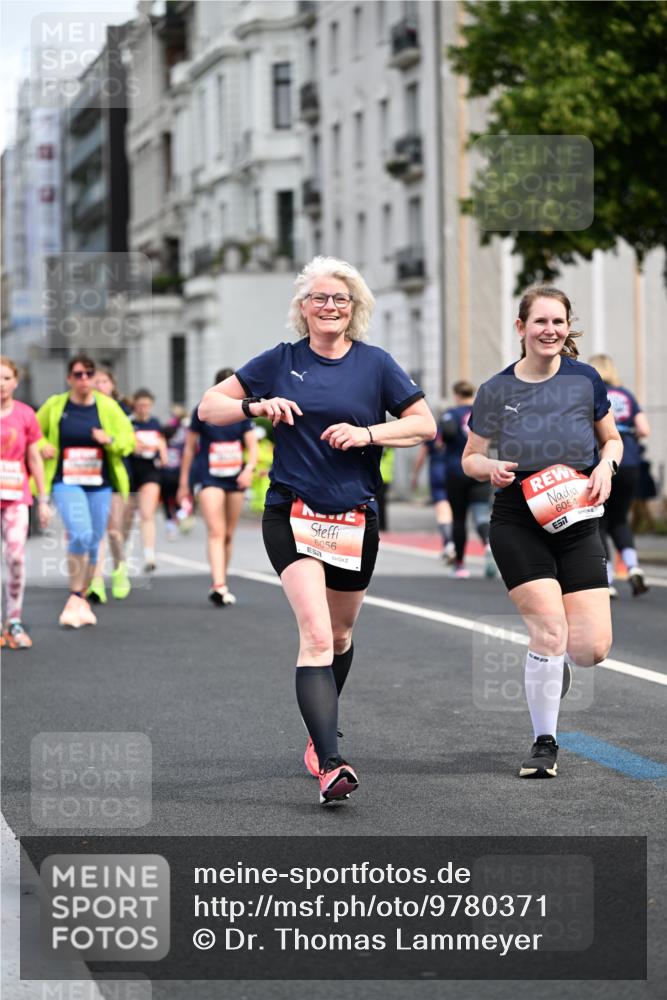 14.06.2026 - REWE Women's Run Dr. Thomas Lammeyer http://msf.ph/oto/9780371 14.06.2026 10:49:02 Laufen 6056, 6054, 577 meine-sportfotos.de
