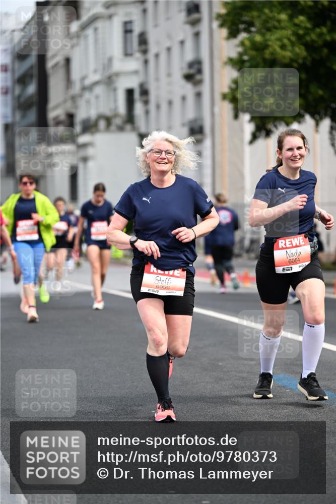 14.06.2026 - REWE Women's Run Dr. Thomas Lammeyer http://msf.ph/oto/9780373 14.06.2026 10:49:02 Laufen 6056, 6054 meine-sportfotos.de