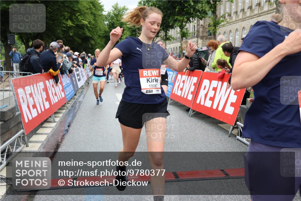 14.06.2026 - REWE Women's Run Strokosch-Dieckow http://msf.ph/oto/9780377 14.06.2026 09:58:26 Ziel 10031, 10067, 10134, 10552, 10636, 10706, 10875, 11095, 11248, 11325, 11528 meine-sportfotos.de