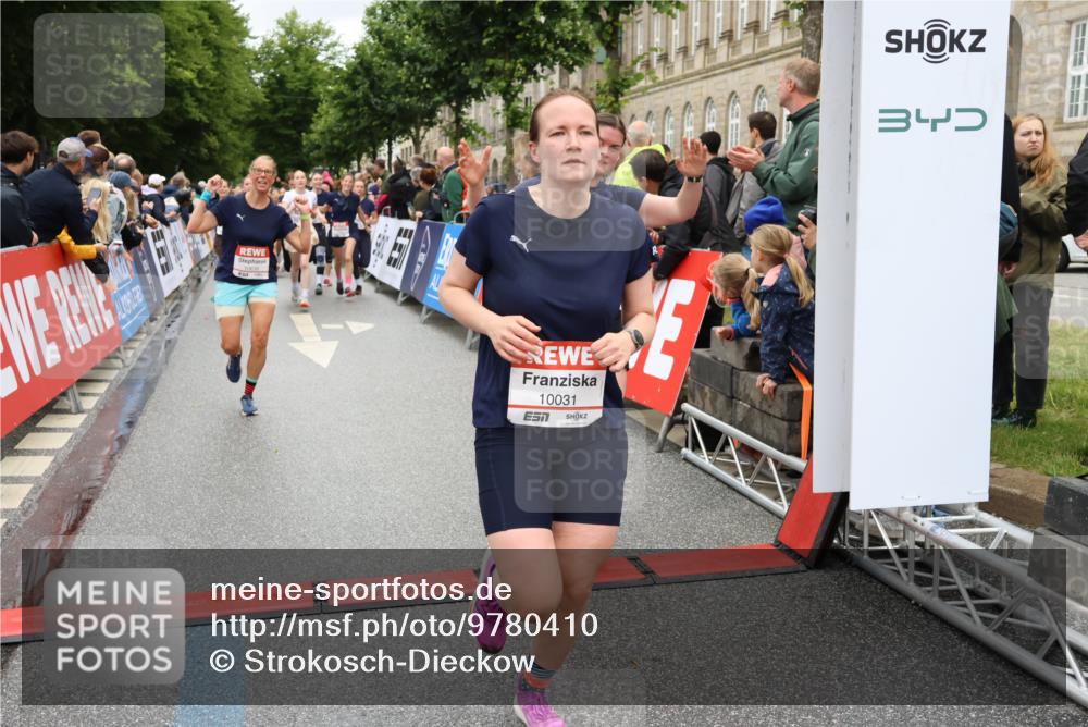 14.06.2026 - REWE Women's Run Strokosch-Dieckow http://msf.ph/oto/9780410 14.06.2026 09:58:27 Ziel 10031, 10067, 10133, 10134, 10492, 10552, 10636, 10706, 10875, 10895, 11046, 11095, 11248, 11307, 11309, 11325, 11528 meine-sportfotos.de
