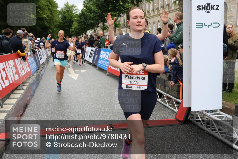 14.06.2026 - REWE Women's Run Strokosch-Dieckow http://msf.ph/oto/9780431 14.06.2026 09:58:28 Ziel 10031, 10067, 10133, 10134, 10492, 10552, 10636, 10706, 10875, 10895, 11046, 11095, 11248, 11307, 11309, 11325, 11343, 11528, 11533 meine-sportfotos.de