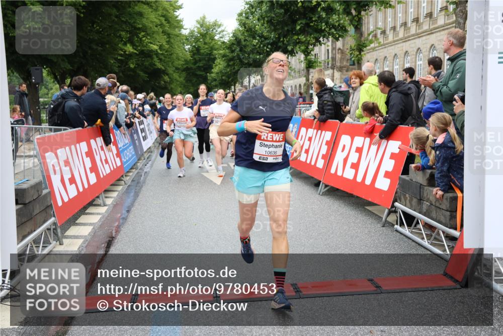 14.06.2026 - REWE Women's Run Strokosch-Dieckow http://msf.ph/oto/9780453 14.06.2026 09:58:29 Ziel 10031, 10033, 10034, 10067, 10133, 10134, 10344, 10492, 10590, 10636, 10706, 10875, 10895, 11046, 11095, 11155, 11248, 11307, 11309, 11325, 11343, 11528, 11533 meine-sportfotos.de