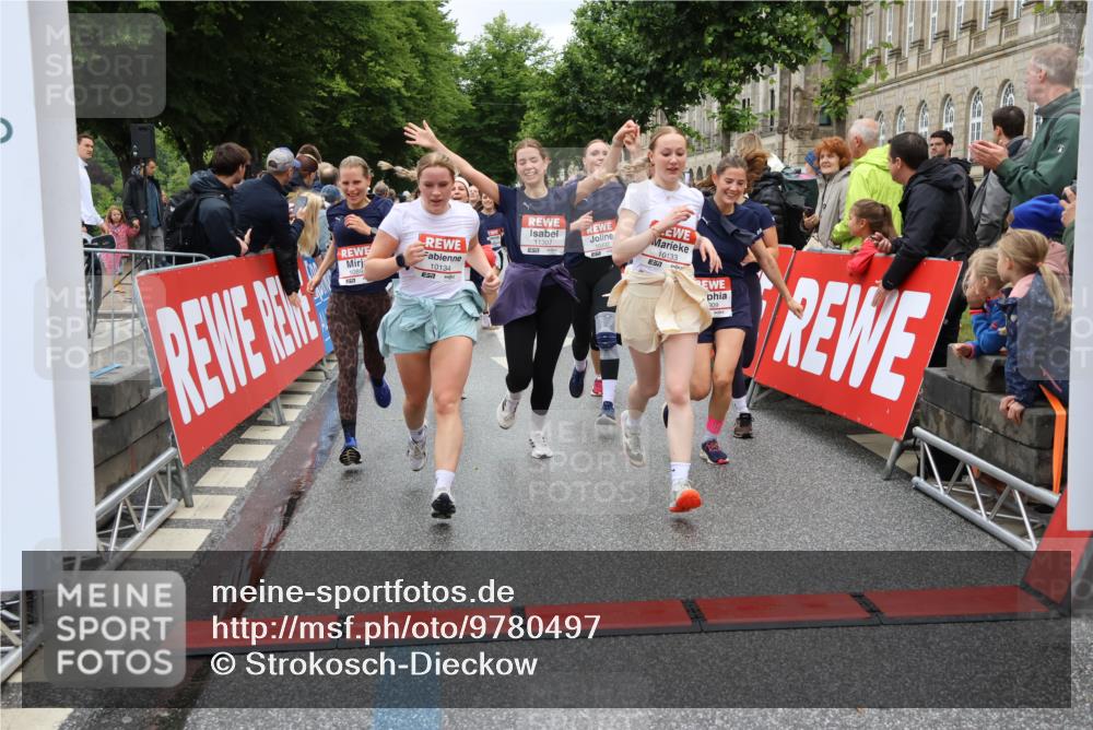 14.06.2026 - REWE Women's Run Strokosch-Dieckow http://msf.ph/oto/9780497 14.06.2026 09:58:30 Ziel 10031, 10033, 10034, 10067, 10133, 10134, 10344, 10492, 10590, 10636, 10706, 10875, 10895, 10934, 11046, 11155, 11248, 11307, 11309, 11325, 11343, 11533 meine-sportfotos.de