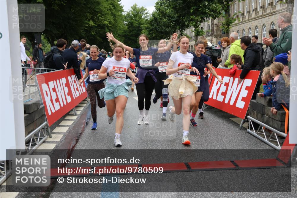 14.06.2026 - REWE Women's Run Strokosch-Dieckow http://msf.ph/oto/9780509 14.06.2026 09:58:30 Ziel 10031, 10033, 10034, 10067, 10133, 10134, 10344, 10492, 10590, 10636, 10706, 10875, 10895, 10934, 11046, 11155, 11248, 11307, 11309, 11325, 11343, 11533 meine-sportfotos.de