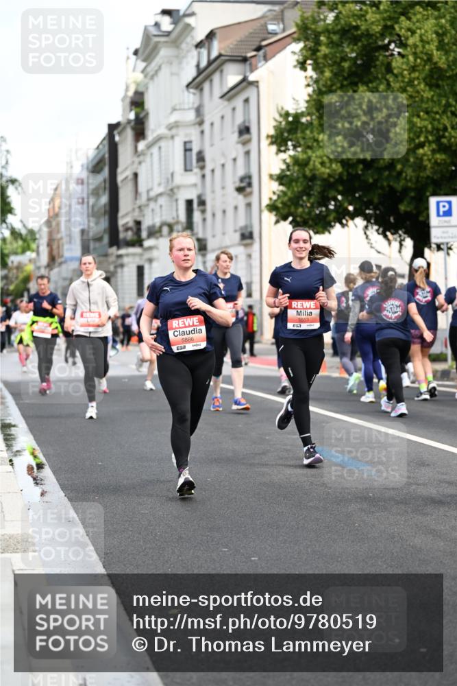14.06.2026 - REWE Women's Run Dr. Thomas Lammeyer http://msf.ph/oto/9780519 14.06.2026 10:49:13 Laufen 5886, 57, 5553 meine-sportfotos.de