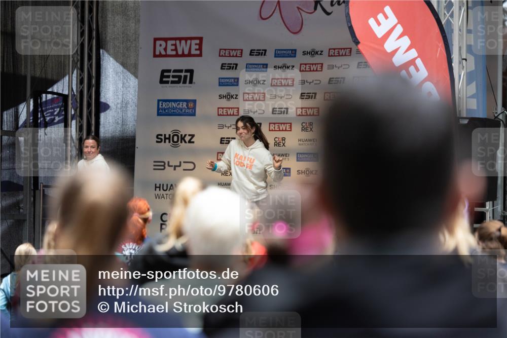 14.06.2026 - REWE Women's Run Michael Strokosch http://msf.ph/oto/9780606 14.06.2026 10:07:40 Laufen 3, 3, 34, 3, 343, 5, 5, 4, 577 meine-sportfotos.de