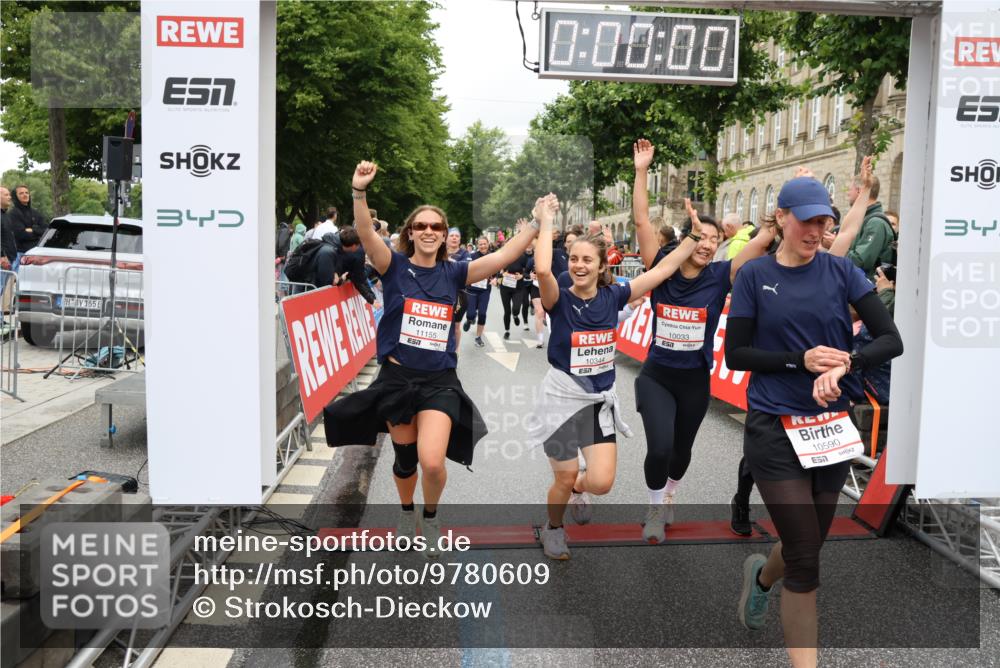 14.06.2026 - REWE Women's Run Strokosch-Dieckow http://msf.ph/oto/9780609 14.06.2026 09:58:34 Ziel 10031, 10033, 10034, 10067, 10092, 10133, 10134, 10341, 10344, 10492, 10590, 10636, 10659, 10661, 10811, 10895, 10934, 11046, 11155, 11307, 11309, 11325, 11332, 11343, 11386, 11477, 11533 meine-sportfotos.de