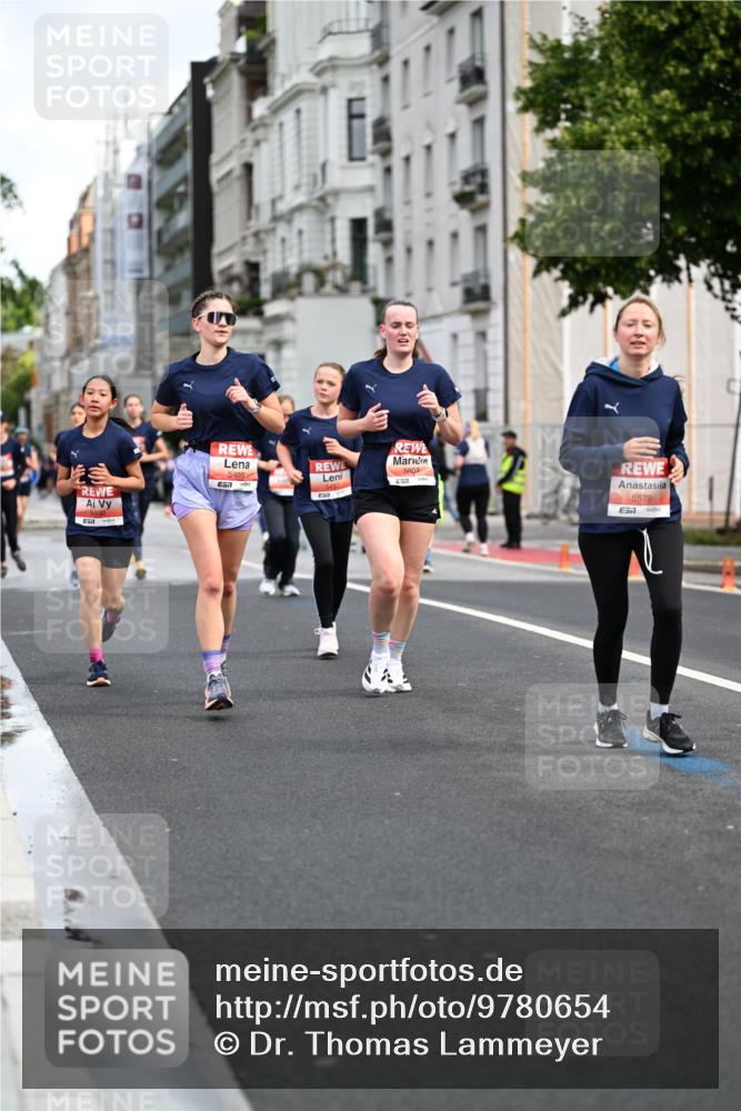 14.06.2026 - REWE Women's Run Dr. Thomas Lammeyer http://msf.ph/oto/9780654 14.06.2026 10:49:22 Laufen 5403, 7, 5603, 5579, 57 meine-sportfotos.de