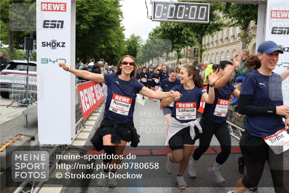 14.06.2026 - REWE Women's Run Strokosch-Dieckow http://msf.ph/oto/9780658 14.06.2026 09:58:34 Ziel 10031, 10033, 10034, 10067, 10092, 10133, 10134, 10341, 10344, 10492, 10590, 10636, 10659, 10661, 10811, 10895, 10934, 11046, 11155, 11307, 11309, 11325, 11332, 11343, 11386, 11477, 11533 meine-sportfotos.de