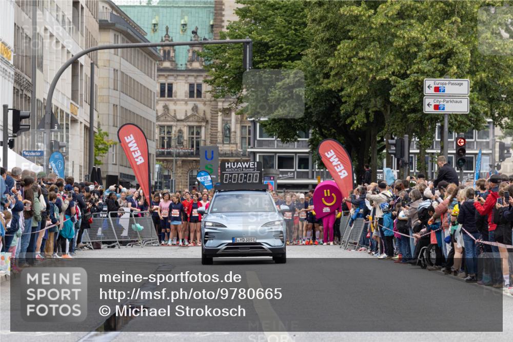14.06.2026 - REWE Women's Run Michael Strokosch http://msf.ph/oto/9780665 14.06.2026 10:30:04 Laufen 5, 00, 2, 0, 00, 00, 389 meine-sportfotos.de