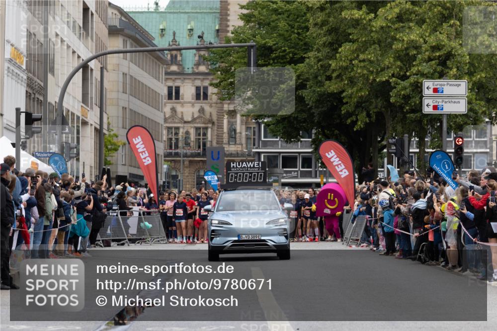 14.06.2026 - REWE Women's Run Michael Strokosch http://msf.ph/oto/9780671 14.06.2026 10:30:30 Laufen 5, 00, 2, 0, 00, 00, 389 meine-sportfotos.de